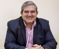 Ver. Emerson Alves Flores